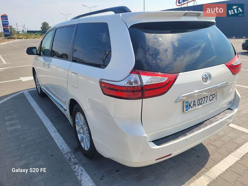 Минивэн Toyota Sienna 2016 в Киеве