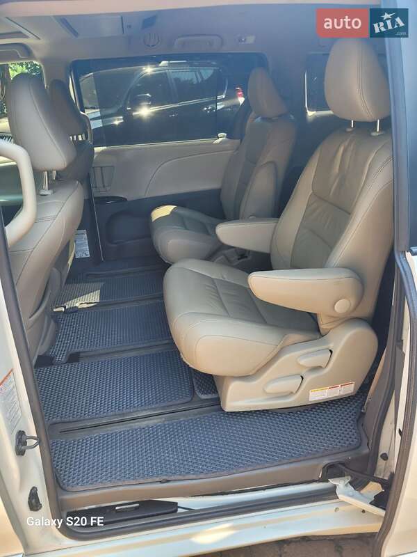 Минивэн Toyota Sienna 2016 в Киеве