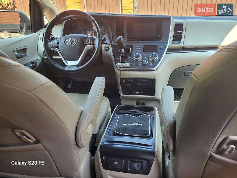 Минивэн Toyota Sienna 2016 в Киеве