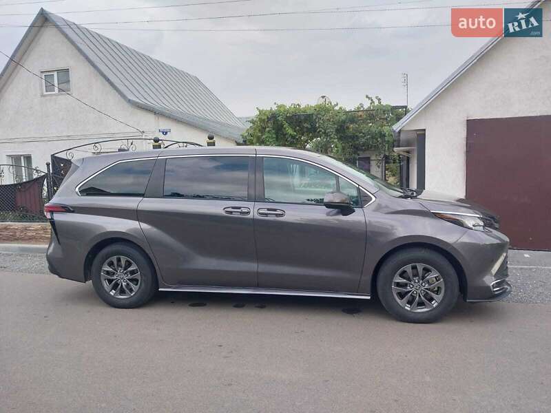 Минивэн Toyota Sienna 2021 в Овидиополе