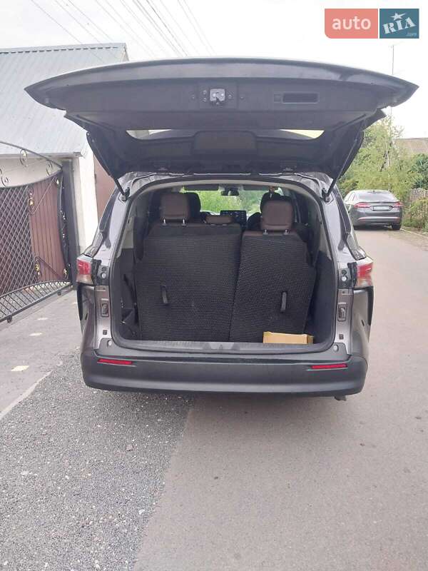 Минивэн Toyota Sienna 2021 в Овидиополе