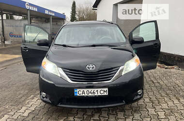 Минивэн Toyota Sienna 2013 в Ракитном