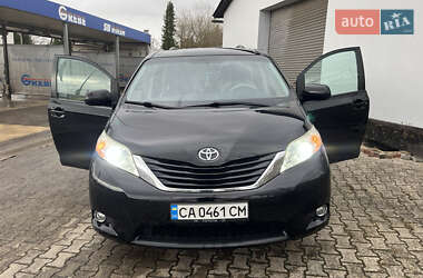 Минивэн Toyota Sienna 2013 в Ракитном