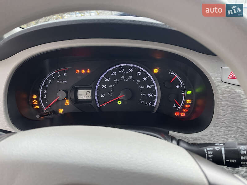 Минивэн Toyota Sienna 2013 в Ракитном