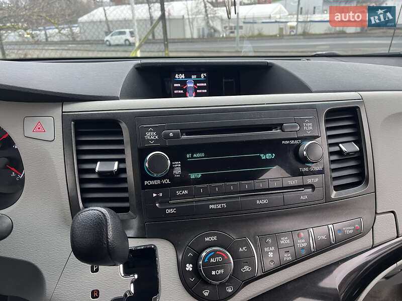 Минивэн Toyota Sienna 2013 в Ракитном