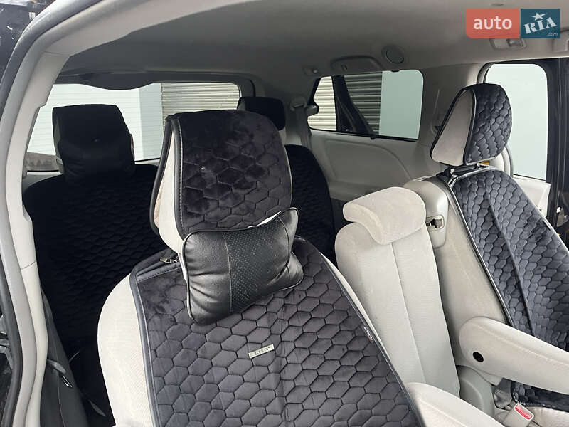 Минивэн Toyota Sienna 2013 в Ракитном