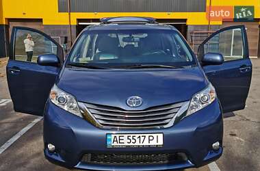 Минивэн Toyota Sienna 2015 в Кривом Роге