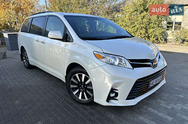 Мінівен Toyota Sienna 2015 в Дніпрі