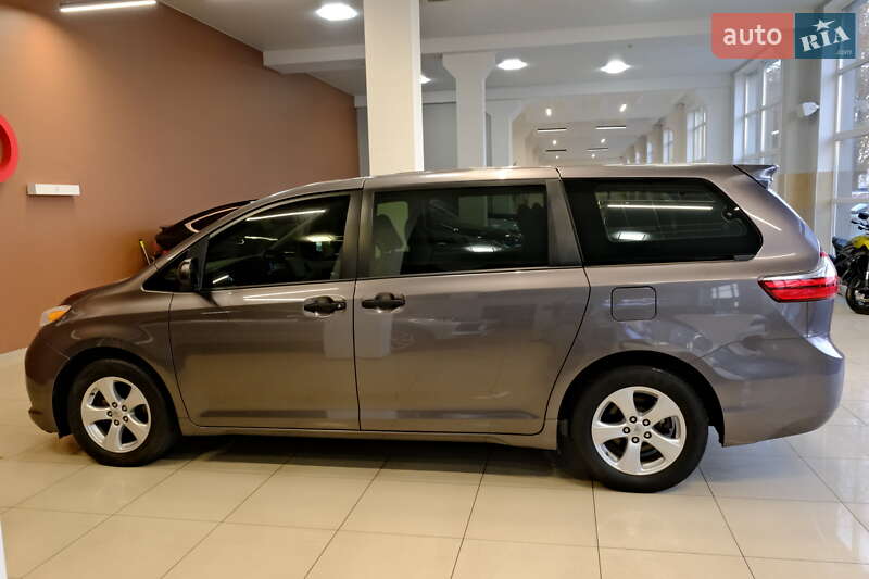 Мінівен Toyota Sienna 2015 в Одесі