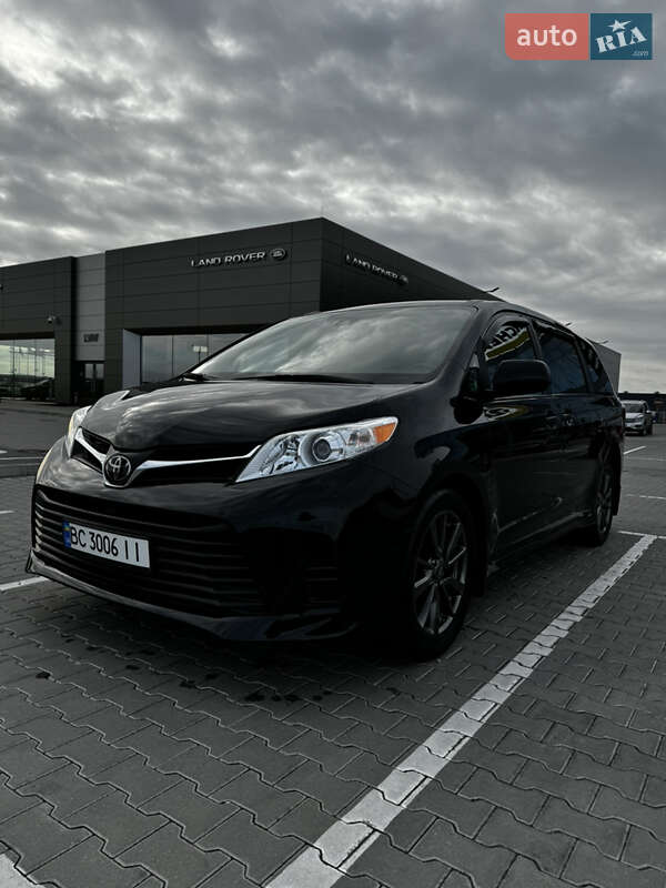 Мінівен Toyota Sienna 2019 в Львові