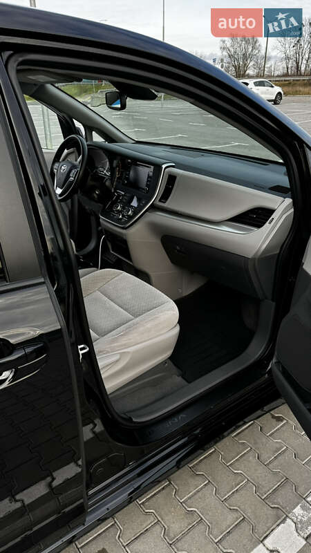 Мінівен Toyota Sienna 2019 в Львові