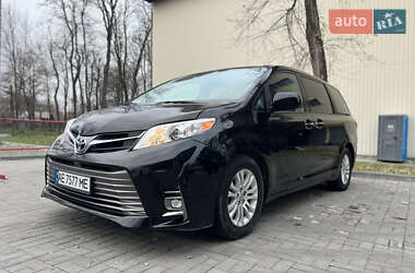 Минивэн Toyota Sienna 2017 в Днепре