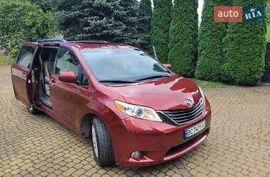 Мінівен Toyota Sienna 2017 в Львові