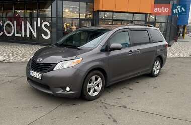 Toyota Sienna 2015