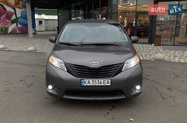 Мінівен Toyota Sienna 2015 в Києві