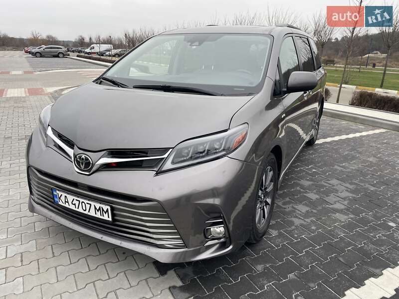 Мінівен Toyota Sienna 2019 в Києві