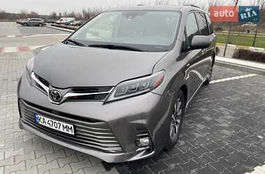 Toyota Sienna 2019