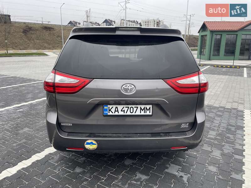 Мінівен Toyota Sienna 2019 в Києві