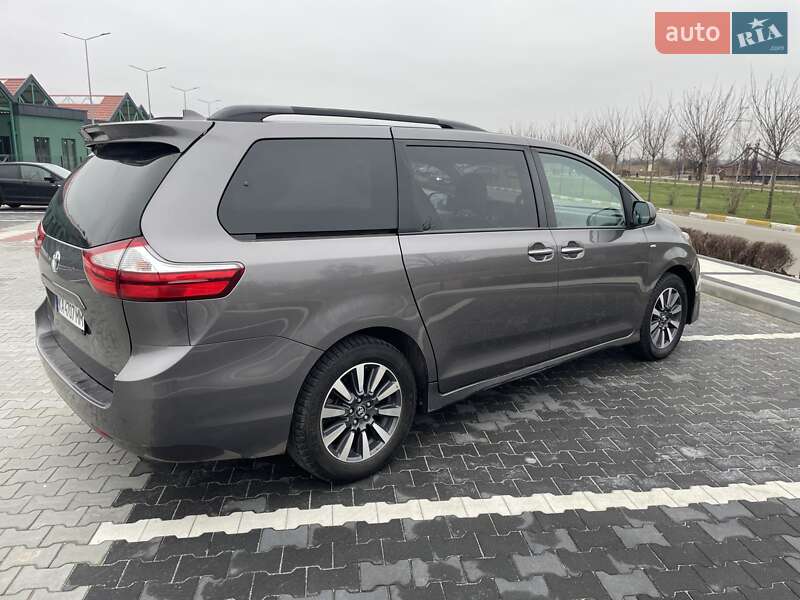 Мінівен Toyota Sienna 2019 в Києві