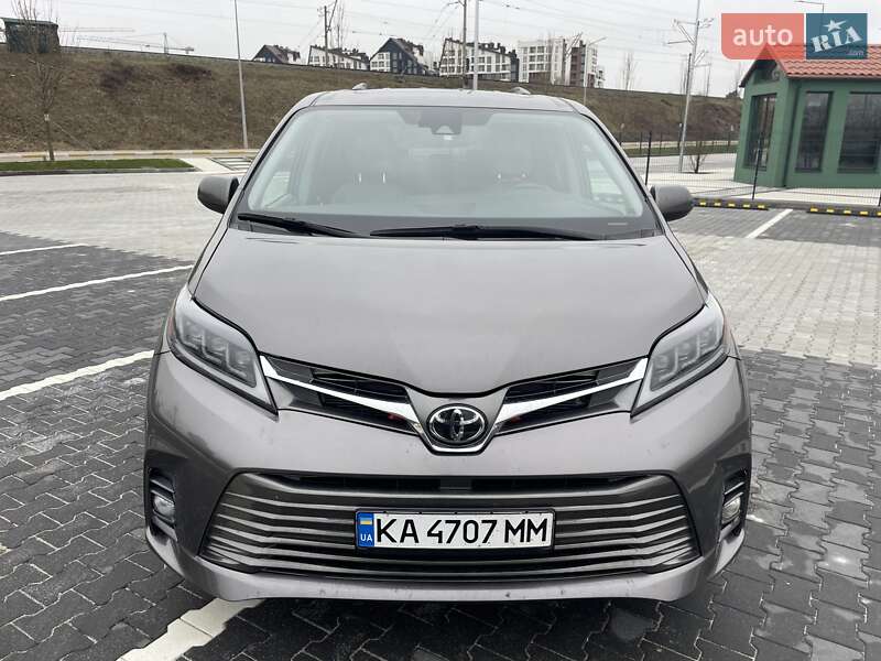 Мінівен Toyota Sienna 2019 в Києві