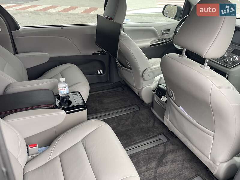 Мінівен Toyota Sienna 2019 в Києві