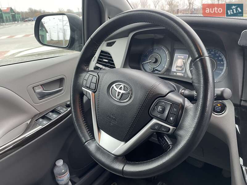Мінівен Toyota Sienna 2019 в Києві