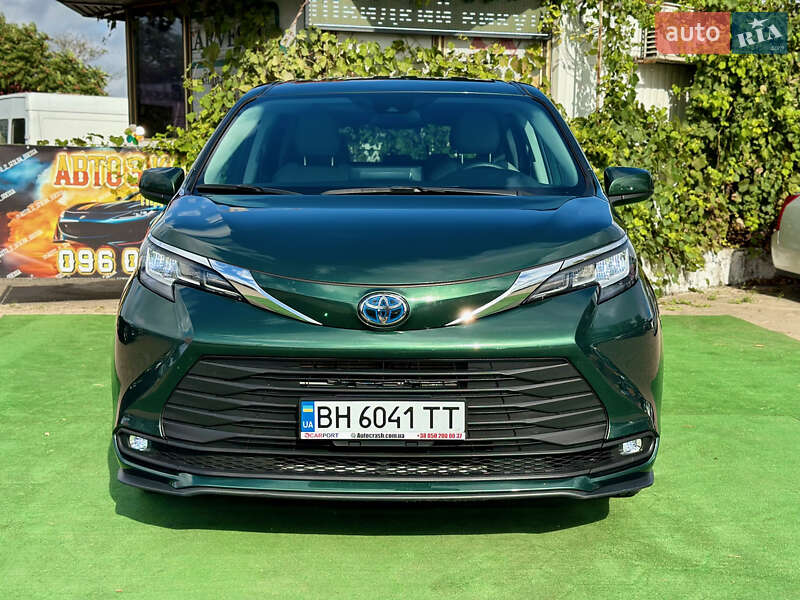 Мінівен Toyota Sienna 2021 в Одесі
