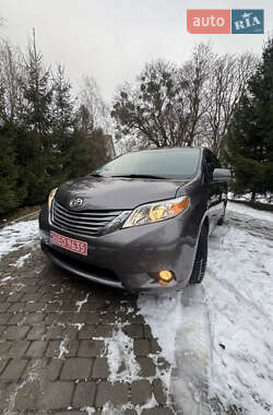 Минивэн Toyota Sienna 2015 в Луцке