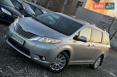 Toyota Sienna 2016