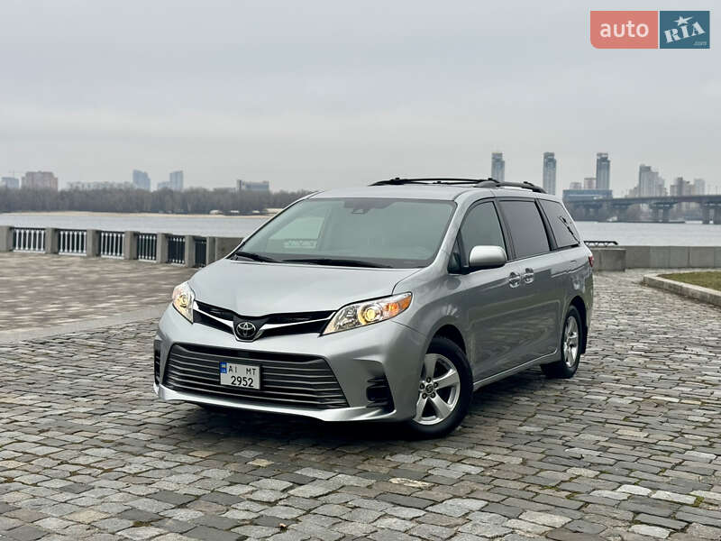 Мінівен Toyota Sienna 2020 в Києві
