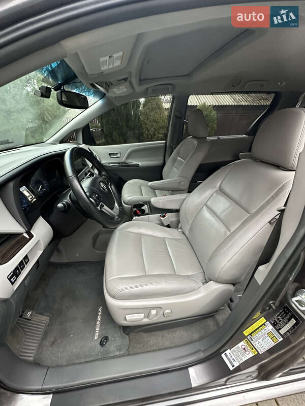 Мінівен Toyota Sienna 2016 в Харкові