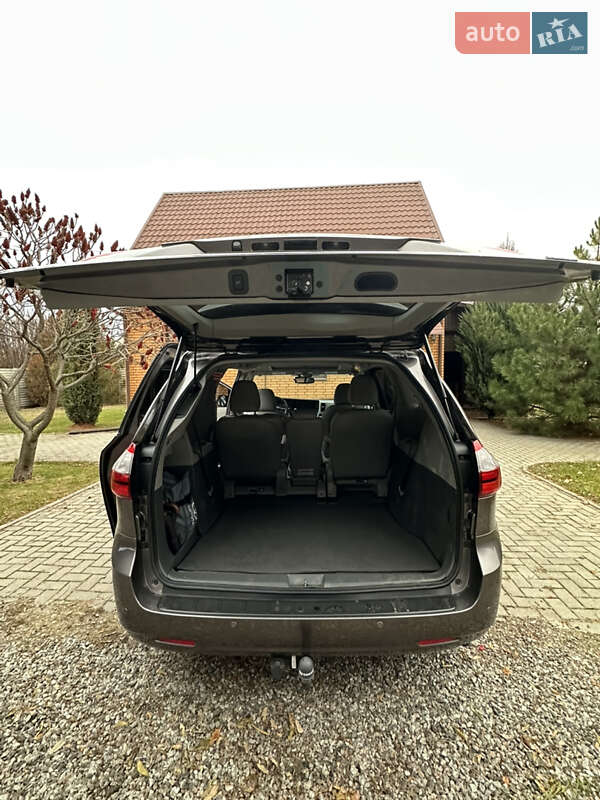 Мінівен Toyota Sienna 2016 в Харкові
