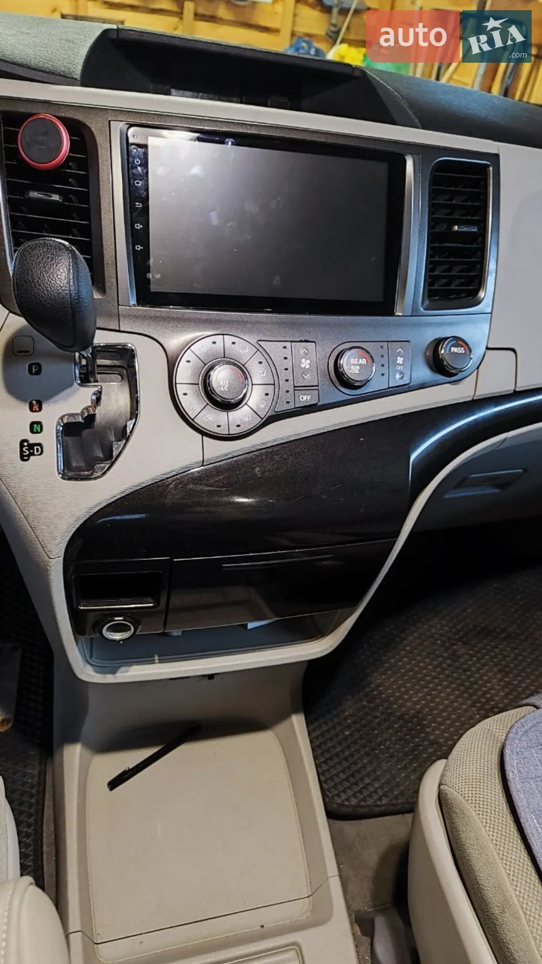 2010 Toyota Sienna - мініатюра 10