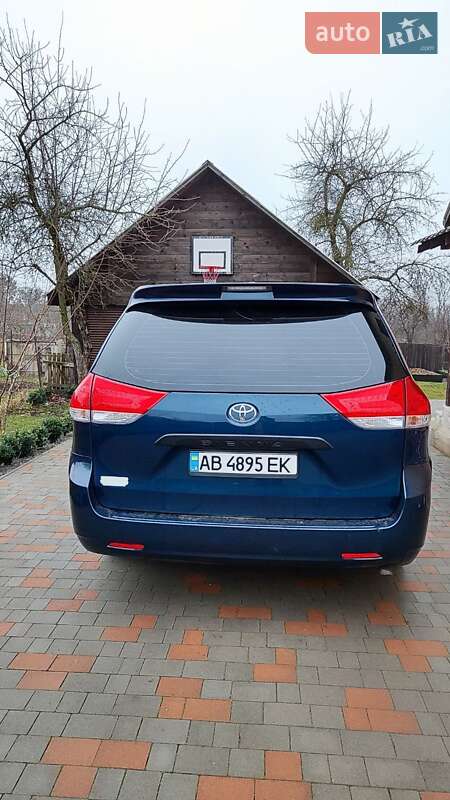 Мінівен Toyota Sienna 2010 в Вінниці