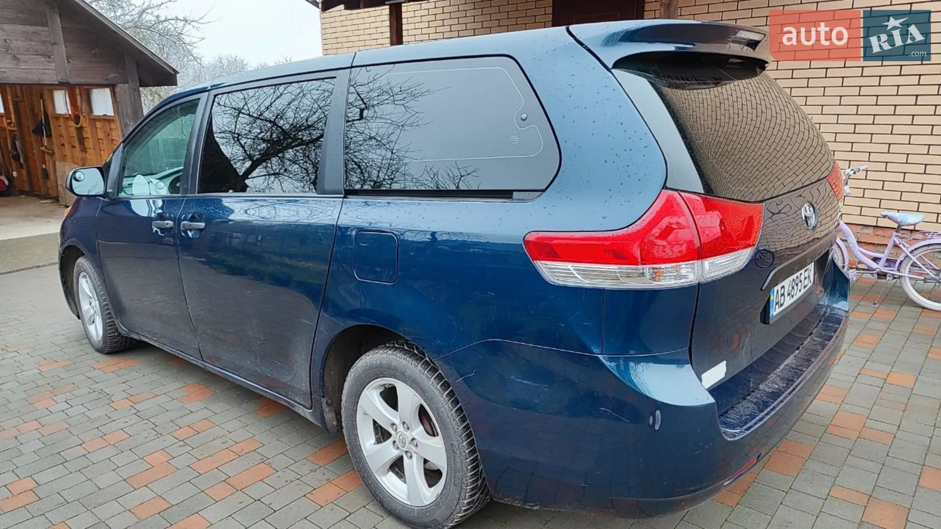 2010 Toyota Sienna - мініатюра 2