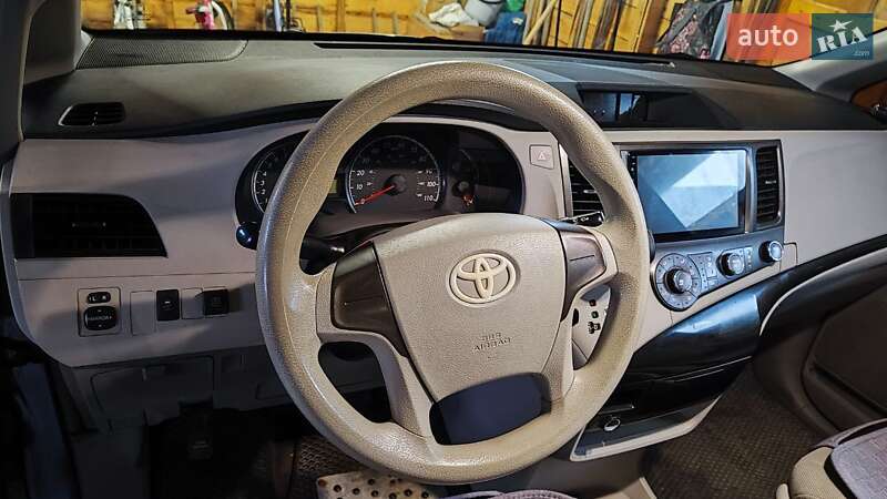 Мінівен Toyota Sienna 2010 в Вінниці