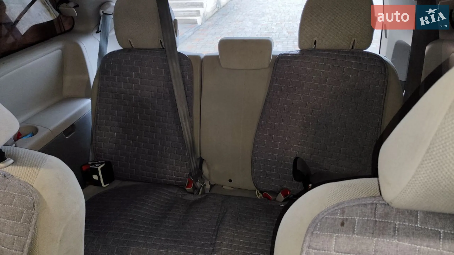 2010 Toyota Sienna - мініатюра 16
