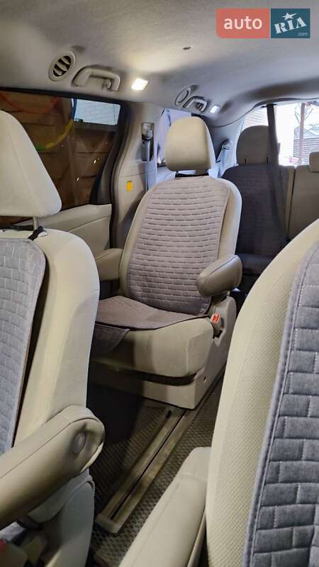 Мінівен Toyota Sienna 2010 в Вінниці