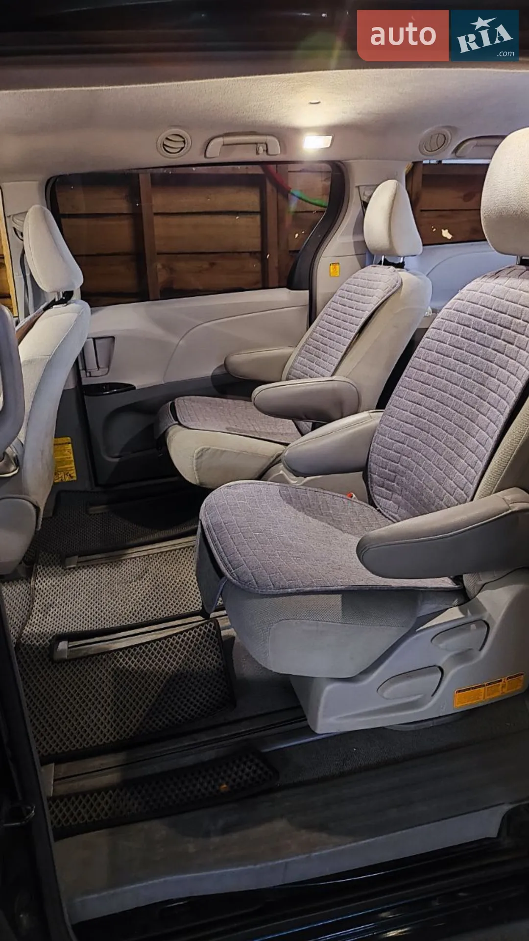 2010 Toyota Sienna - мініатюра 20