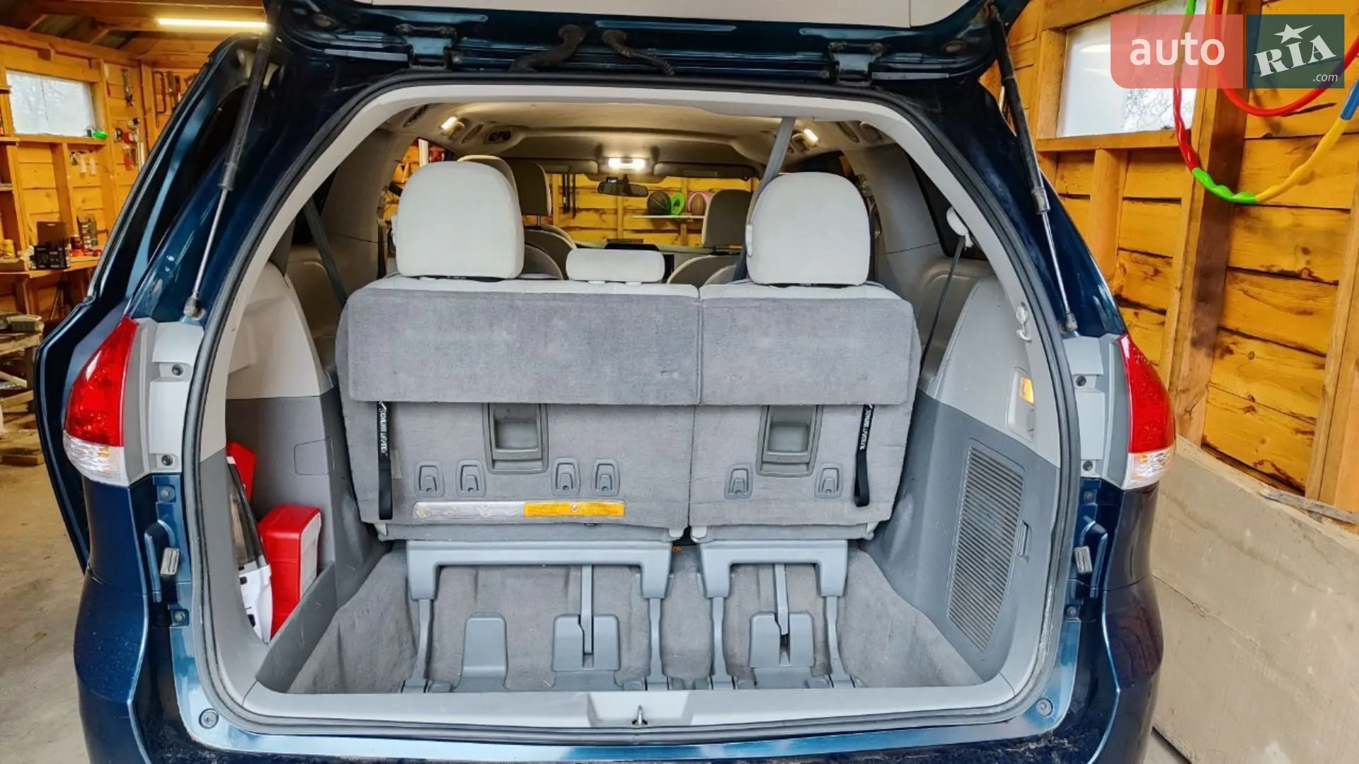 2010 Toyota Sienna - мініатюра 12