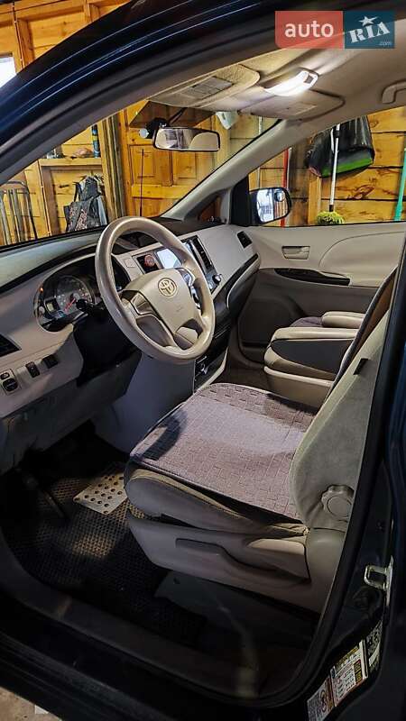 Мінівен Toyota Sienna 2010 в Вінниці