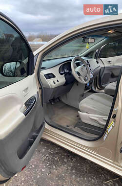 Toyota Sienna 2014