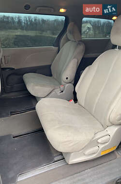 Мінівен Toyota Sienna 2014 в 