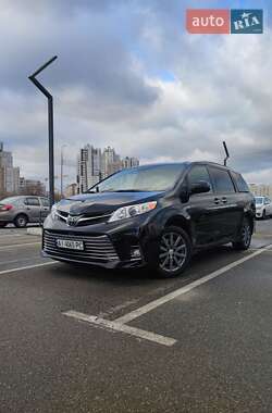 Минивэн Toyota Sienna 2019 в 