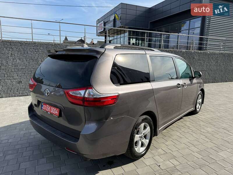 Минивэн Toyota Sienna 2018 в Луцке