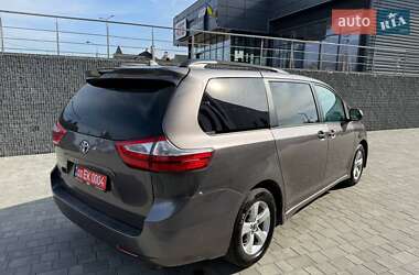 Минивэн Toyota Sienna 2018 в 