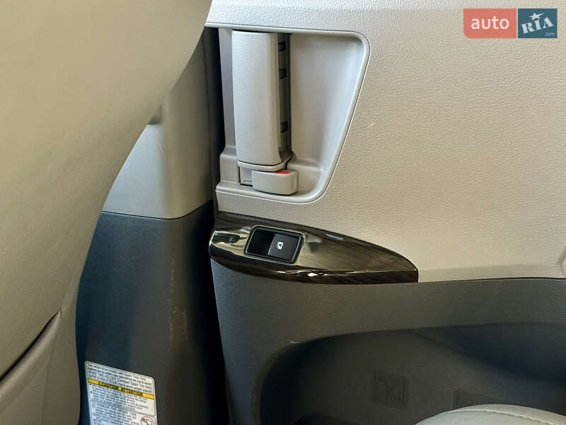 Мінівен Toyota Sienna 2015 в Вінниці