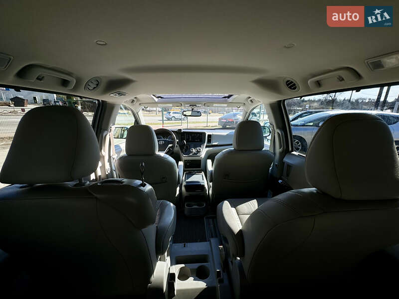Мінівен Toyota Sienna 2015 в Вінниці