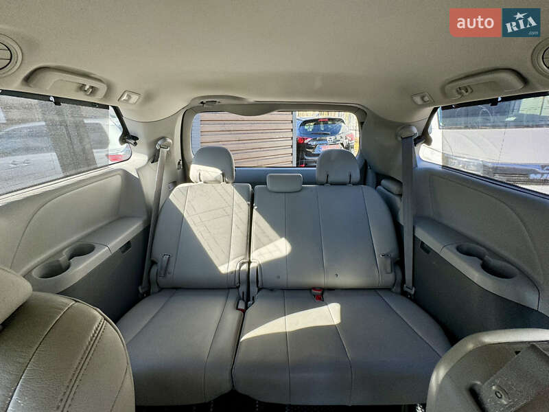 Мінівен Toyota Sienna 2015 в Вінниці