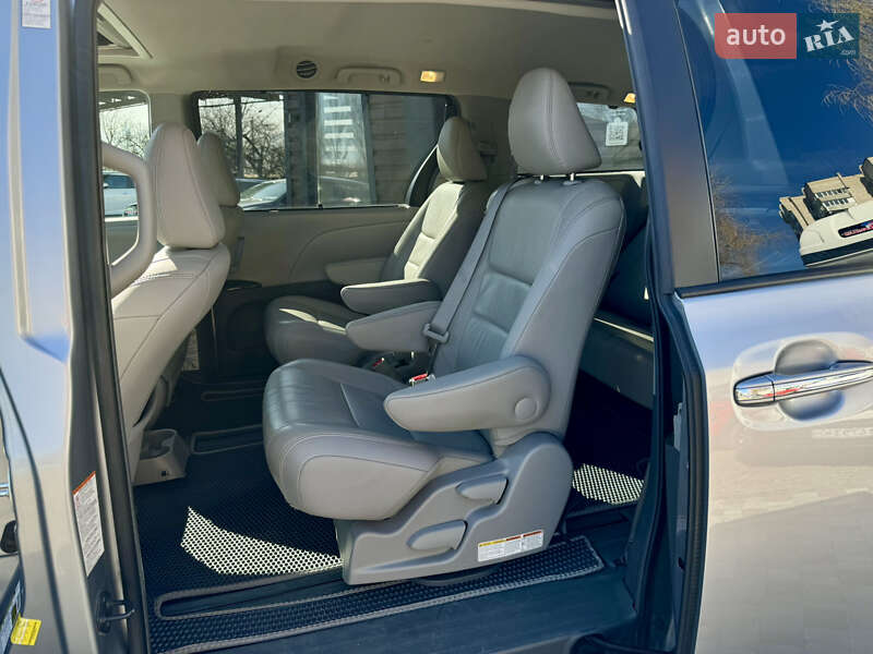 Мінівен Toyota Sienna 2015 в Вінниці